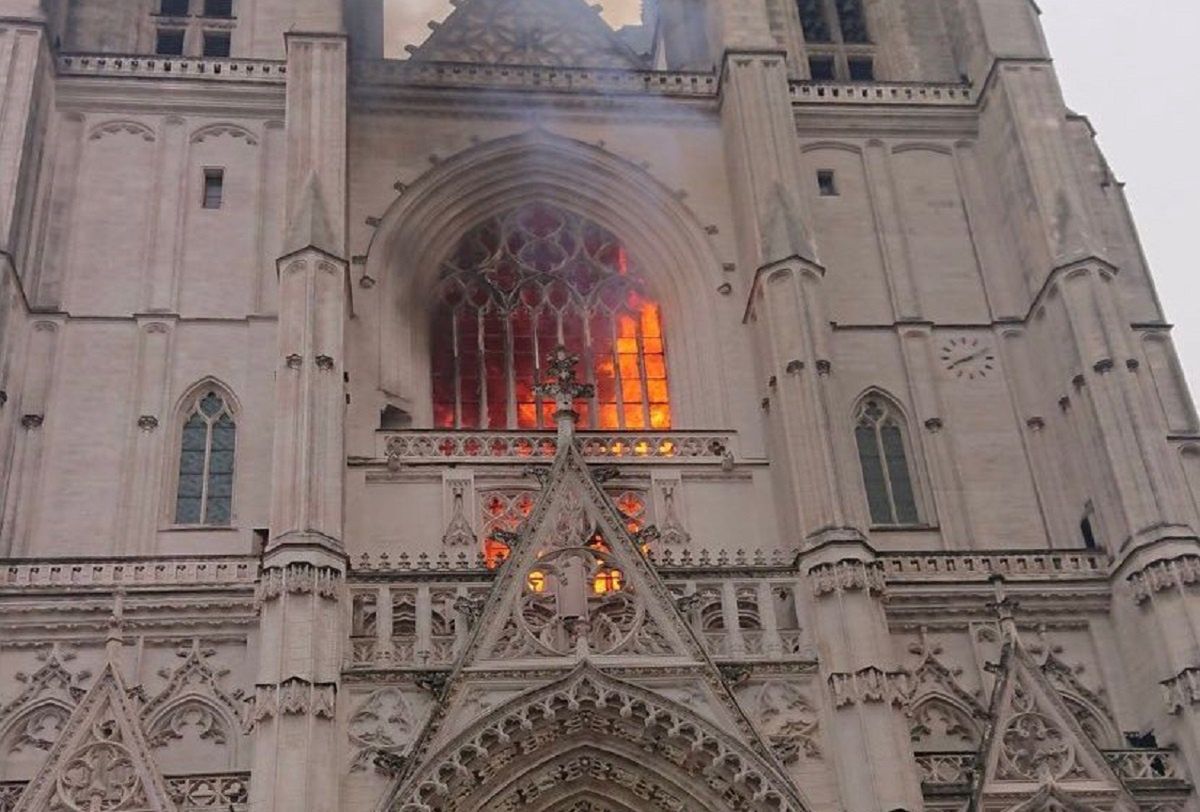 Francja. Pożar w katedrze św. Piotra i Pawła w Nantes. Prokuratura wskazuje, że to mogło być podpalenie