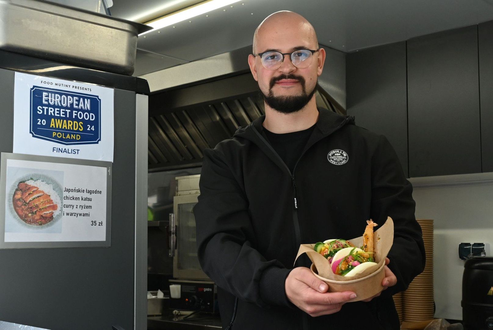 Food trucki pojawiły się na kieleckim deptaku. Do końca weekendu można próbować różnych dań.