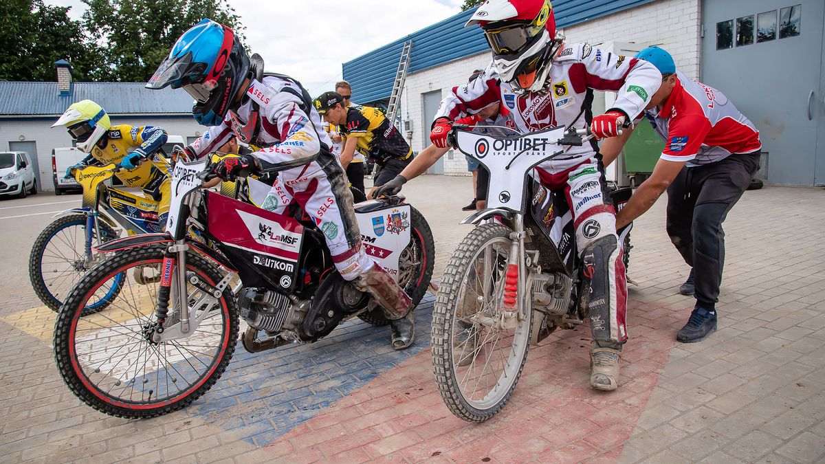 WP SportoweFakty / Romulad Rubenis / Na zdjęciu: zawodnicy Lokomotivu