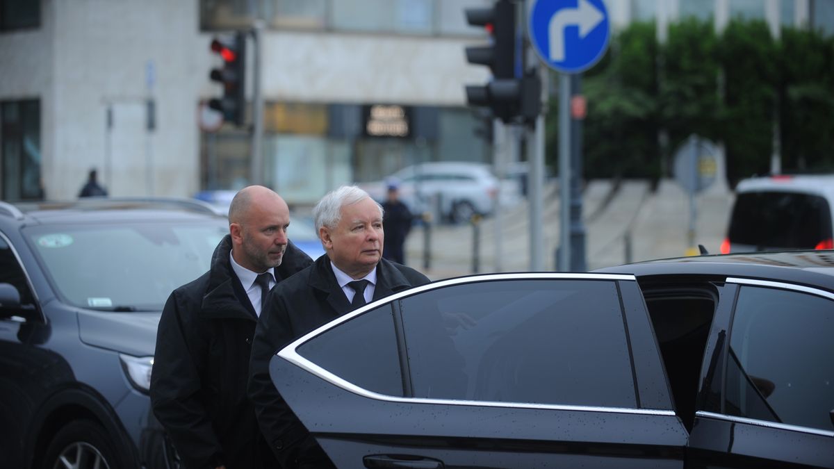 PiS płaci za ochronę prezesa PiS. Ale oprócz tego w pilnowanie jego domu zaangażowanych jest codziennie 18 policjantów