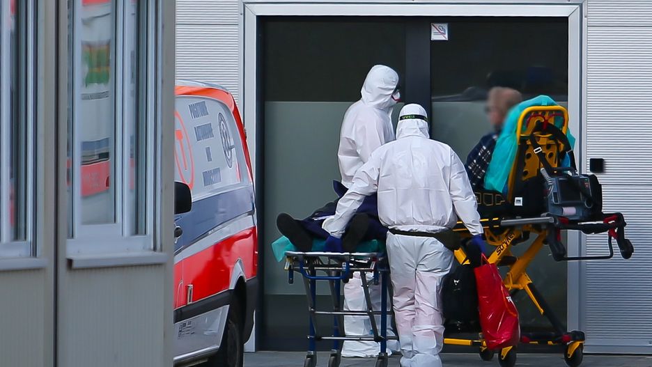 Pierwsi pacjenci szpitala tymczasowego we Wroc?awiu09.03.2021 WROCLAW  SZPITAL TYMCZASOWY PRZY ULICY RAKIETOWEJ  O G 14 DO SZPITALA TRAFILI PIERWSI PACJENCI  SZPITAL TYMCZASOWY KORONAWIRUS PACJENT KARETKA RAKIETOWA ULICA CHORY COVID-19 PRZYJECIE  GAZETA WROCLAWSKA  PAWEL RELIKOWSKI / POLSKAPRESSPAWEL RELIKOWSKI / POLSKAPRESS
