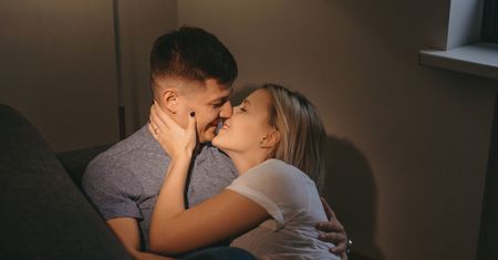 Przywraca namiętność w związku. Wypróbuj metodę 222