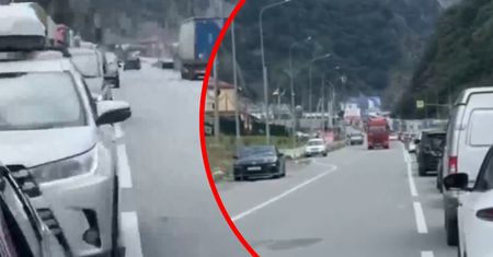 Rosjanie masowo uciekają przed mobilizacją. Są nagrania z granicy