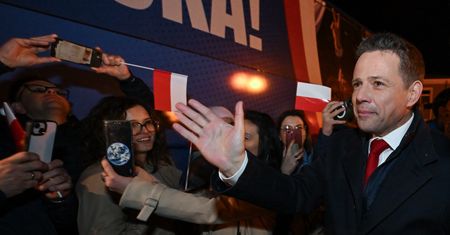 Trzaskowski wzywa ludzi do Warszawy. "Na niedzielę"