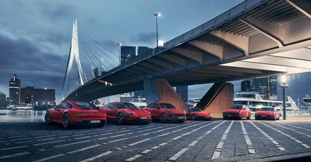 Sprzedaż Porsche w 2022 r. Elektryczna limuzyna popularniejsza od spalinowej, ale rządzą SUV-y
