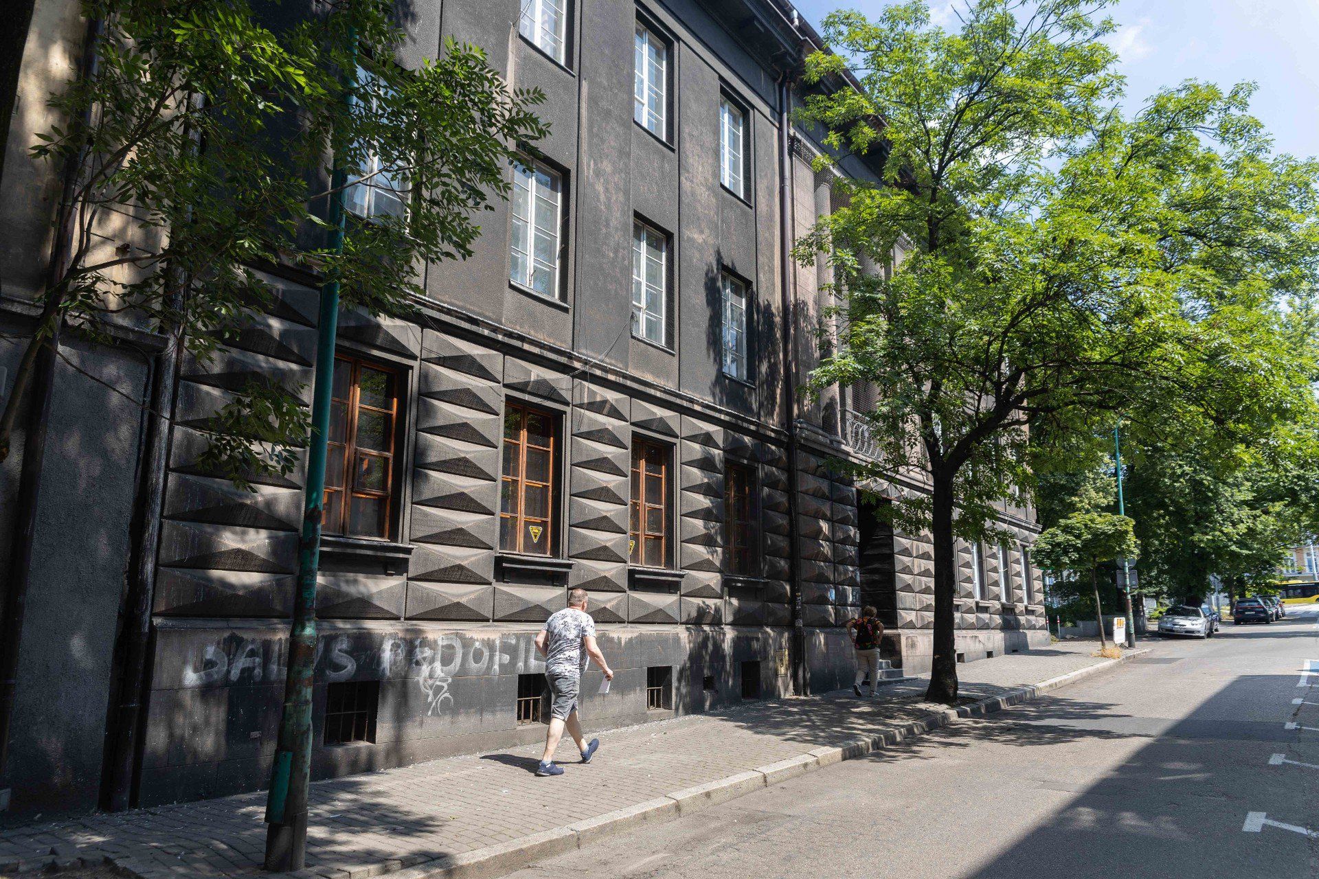 Artyści tworzący nieinstytucjonalny Teatr Anatomia prowadzą właśnie remont wnętrz gmachu, w którym przed lat w Chorzowie działał bank. Wkrótce to dobrze znane wśród chorzowian i chorzowianek miejscem stanie się przestrzenią dla wielu, różnorodnych inicjatyw twórczych