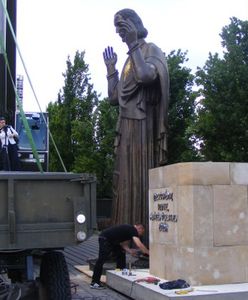 5-metrowa figura Jezusa na terenie parafii na Jeżycach narusza przepisy?