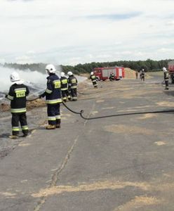 Pożary na lotnisku w Kąkolewie - policja nie wyklucza celowych podpaleń