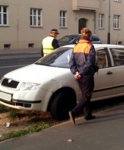 Strażnicy miejscy szukają miejsc w Poznaniu, gdzie kierowcy parkują "na dziko"