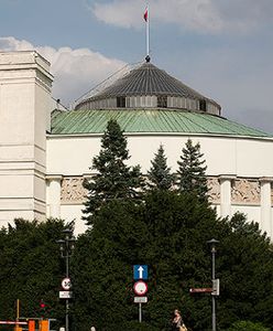 Najnowsze sondaże. PiS deklasuje rywali, rośnie też zaufanie do prezydenta i rządu