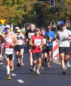 Ulicami Poznania pobiegną maratończycy - sporo utrudnień dla kierowców i pasażerów MPK