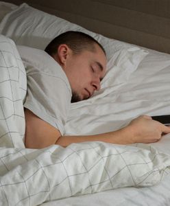 Coraz więcej nastolatków nie wyobraża sobie życia bez smartfona. Czym jest fonoholizm?