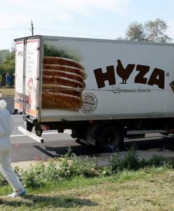 Z ciężarówki przy autostradzie w Austrii wydobyto 71 ciał. Zatrzymano trzy osoby