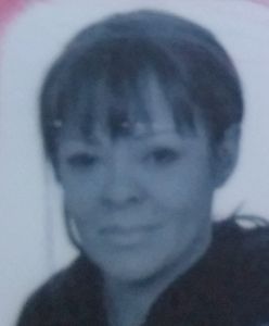 Policja szuka kobiety, która wyłudzała kredyty na nazwisko mieszkanki Poznania