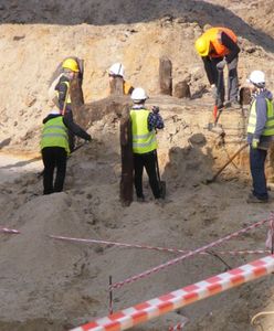 W Poznaniu przy budowie parkingu natrafiono na fragmenty średniowiecznej fosy