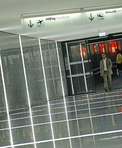 Kobieta porzuciła noworodka w koszu na śmieci na lotnisku w Wiedniu. Nie chciała spóźnić się na lot