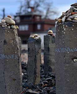 Odtwarzał przemówienia Hitlera przed byłym niemieckim obozem koncentracyjnym Buchenwald pod Weimarem