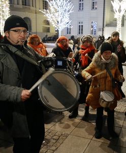"Wściekli rodzice" narobili hałasu przed Pałacem Prezydenckim