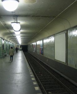 Grupa kilku osób próbowała podpalić bezdomnego w metrze w Berlinie. Są poszukiwani przez policję