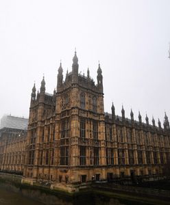 Gęsta mgła całkowicie sparaliżowała lotniska w Wielkiej Brytanii