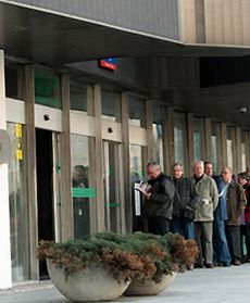 Kolejka po monety rocznicowe