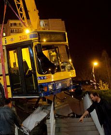 Niekontrolowany przejazd autobusu