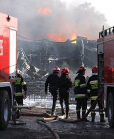 Ogień nad rozlewnią w Łodzi