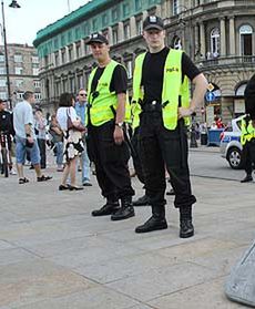 Przed Pałacem znów ustawiają barierki