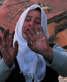 Szukają ocalałych pod gruzami