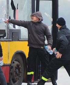 Pijani kibice i płonący autobus