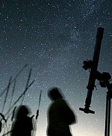 Bajeczne zjawisko na nocnym niebie