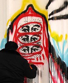 Zapatyści malują mury