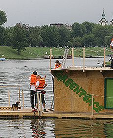 Rzeka nie jest ściekiem - akcja Greenpeace