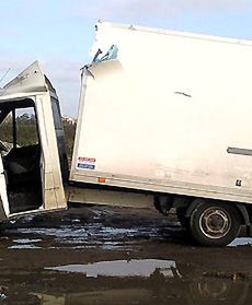 Nie zmieścił się pod wiaduktem