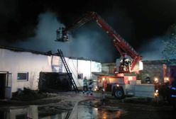 Strażacy całą noc walczyli z pożarem stolarni w Barchlinie