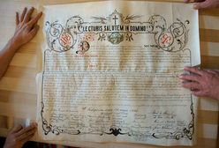 Znaleźli ponad 100-letni list podczas remontu kościelnej wieży w Krakowie