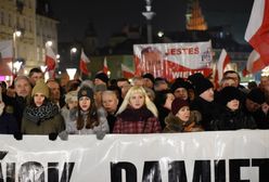 Gorąco na Krakowskim Przedmieściu. Jarosław Kaczyński: Polska zwycięży, wbrew swoim wrogom i zdrajcom