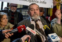 Mężczyzna, który rzucił tortem w sędzię, na wolności