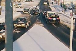 Wyprzedzał na przejściu. Pieszy przeleciał przez maskę