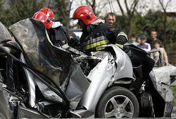 Tir zmiażdżył dwa auta