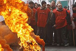 Płonące opony w Katowicach