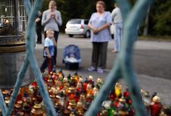 Setki zniczy pod kopalnią