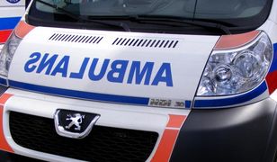 Wypadek karetki w Katowicach. Jedna osoba ranna