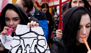 ONR chce ukarania uczestników marszów przeciwko zakazowi aborcji. Partia Razem reaguje