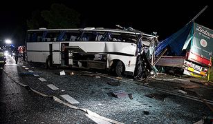 "Czołówka" autobusu i tira