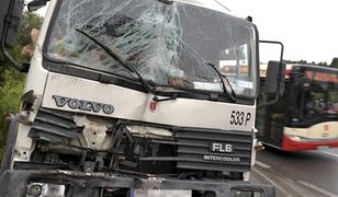 Zderzenie autobusu z ciężarówką