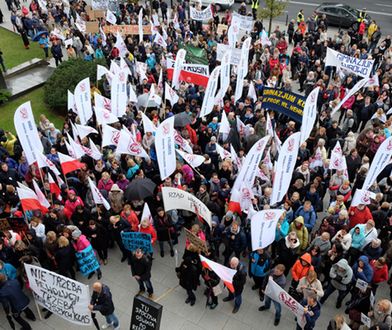 W 17 miastach protestowano przeciw reformie oświaty