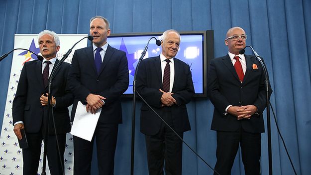 Od lewej posłowie: Stanisław Huskowski, Jacek Protasiewcz, Stefan Niesiołowski i Michał Kamiński
