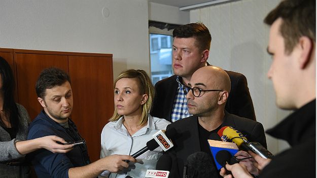 Oświadczenie KOD. Od lewej: Magdalena Filiks, Jarosław Marciniak oraz Radomir Szumełda