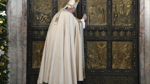 Papież Franciszek zamyka Drzwi Święte w Bazylice Watykańskiej